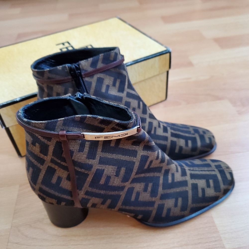 Shoes 👞 - Picture 2 of 4